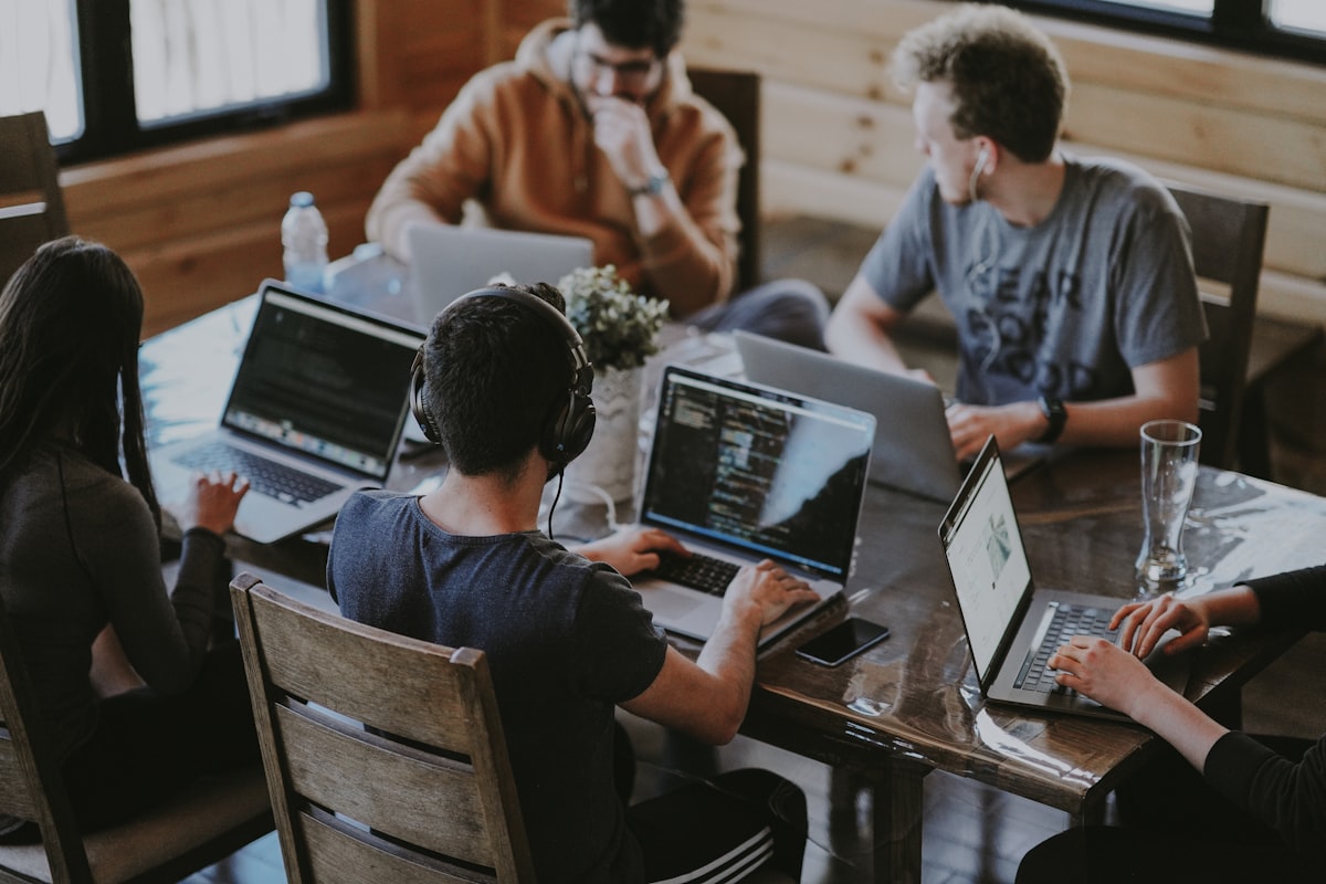 Il team di consulenti Studio Sigma nella sede di Fano